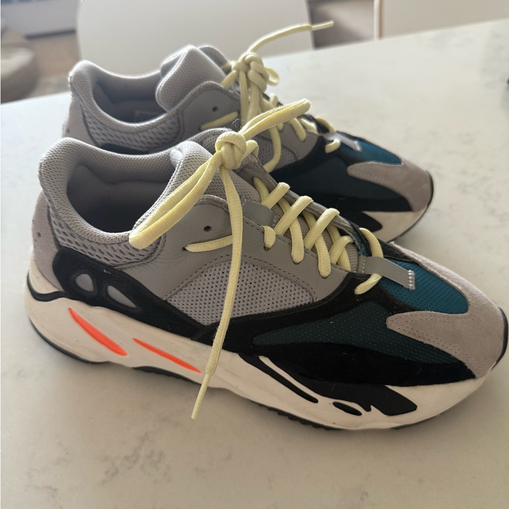 Yeezy Boost 700 « Wave Runner » Gray Sneakers